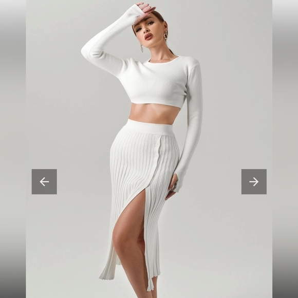 HIGH SLIT LONG SLEEVE PLEATED KNIT SWEATER AND SKIRT MATCHING SET - MILKY WHITE. - Picture 12 of 16